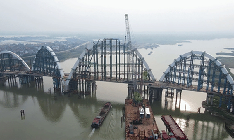 Cận cảnh công trường lắp cầu vòm thép cao nhất Việt Nam