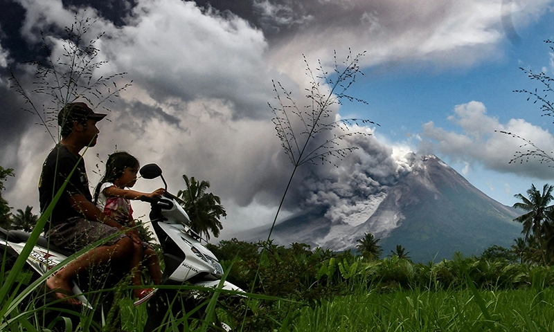Núi lửa phun trào dữ dội ở Indonesia