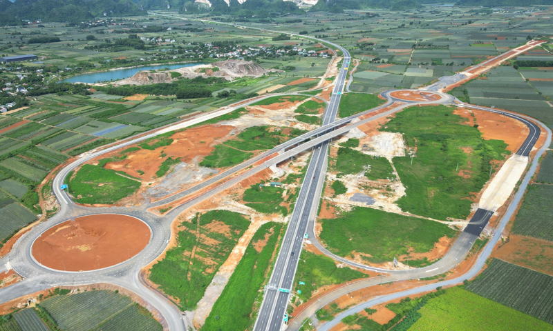 Cận cảnh tuyến đường hơn 20km "tiêu tốn" gần 2.000 tỷ đồng ở Ninh Bình