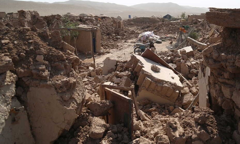 Nhà cửa tại Afghanistan bị san phẳng sau khi liên tiếp hứng chịu động đất