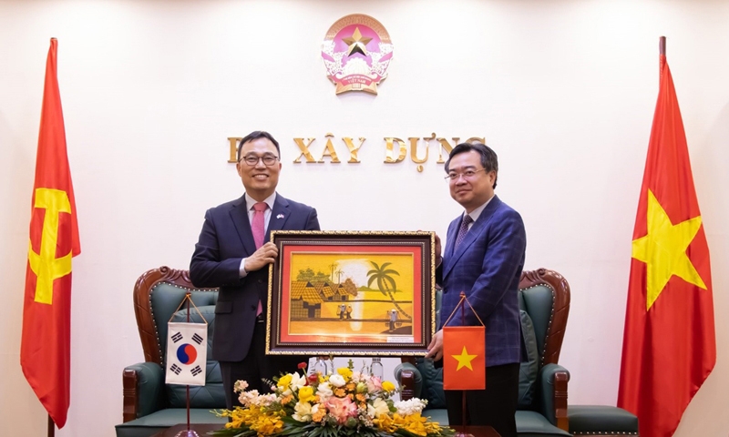 Bộ trưởng Bộ Xây dựng Nguyễn Thanh Nghị tiếp Đại sứ Đặc mệnh toàn quyền Hàn Quốc tại Việt Nam