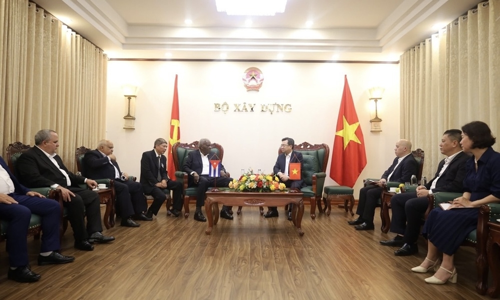 Chủ tịch Quốc hội Cuba thăm và làm việc với Bộ Xây dựng Việt Nam