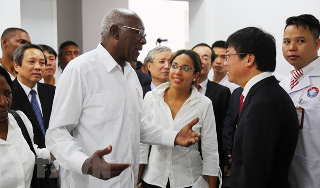 Đoàn đại biểu Cuba thăm Bệnh viện Hữu nghị Việt Nam-Cuba Đồng Hới