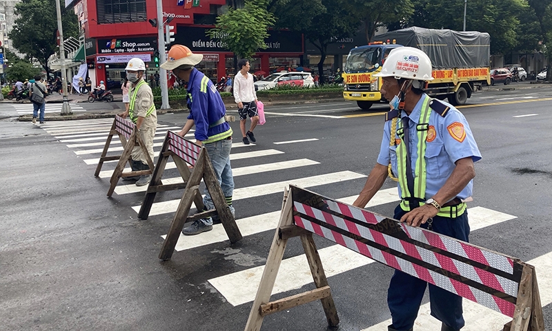 Đại lộ Lê Lợi được gỡ rào chắn sau 8 năm thi công ga ngầm metro