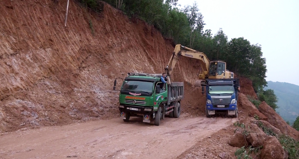 Nghệ An: Đại công trường khai thác đất trái phép, nhưng vắng bóng cơ quan chức năng