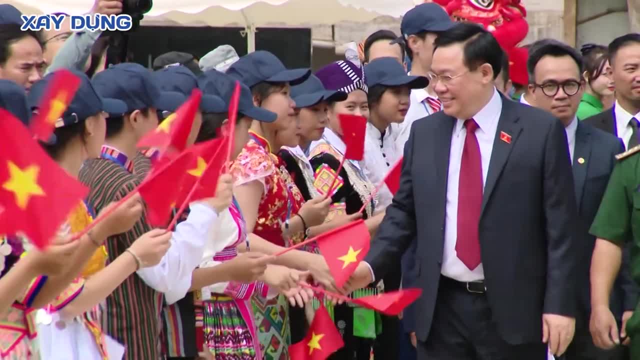 Chủ tịch Quốc hội tham dự Lễ khánh thành Trường PTTH Kỳ Sơn, Nghệ An