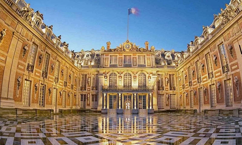 3 cung điện hoàng gia xa hoa nhất thế giới