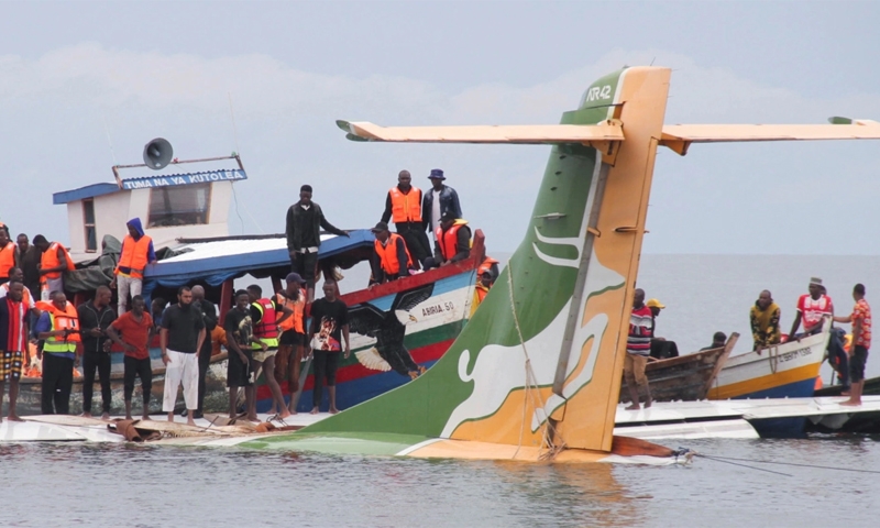 Thảm kịch máy bay lao xuống hồ ở Tanzania