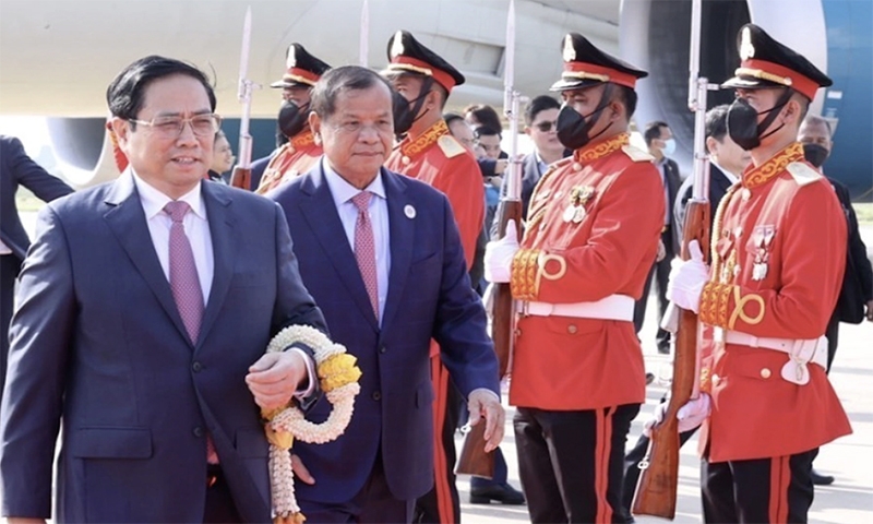 Phnom Penh rợp cờ hoa chào đón Thủ tướng Phạm Minh Chính